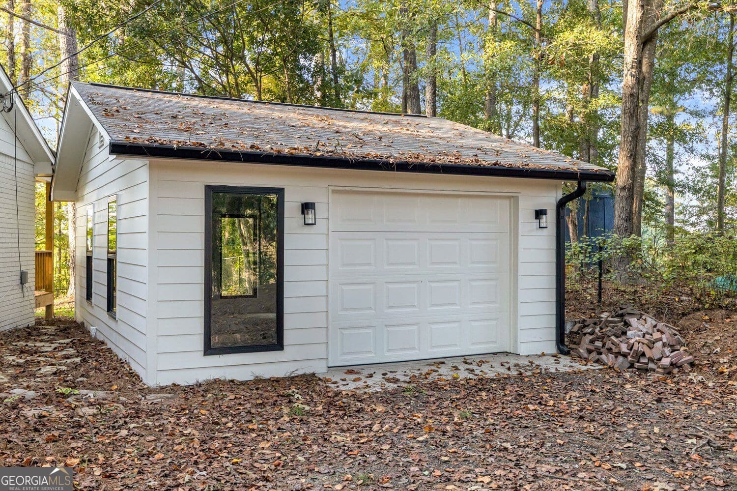 2 bedroom, 1.5 bathroom, 1,484 sq ft single family residence for sale at 6309 Putnam Ford Drive, Woodstock, GA 30189 — photo 4