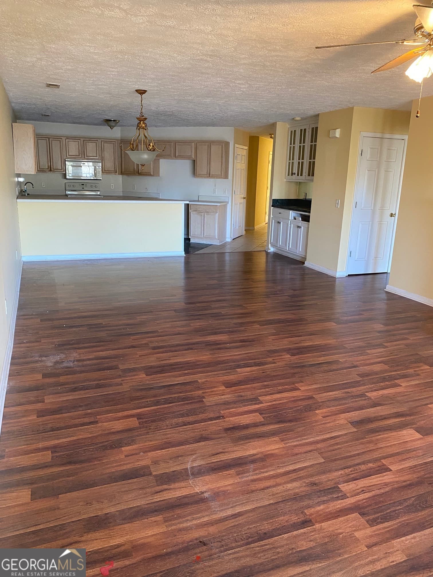 3 bedroom, 3 bathroom, 1,696 sq ft condominium for sale at 300 Ginger Creek Lane 303, Clayton, GA 30525 — photo 6