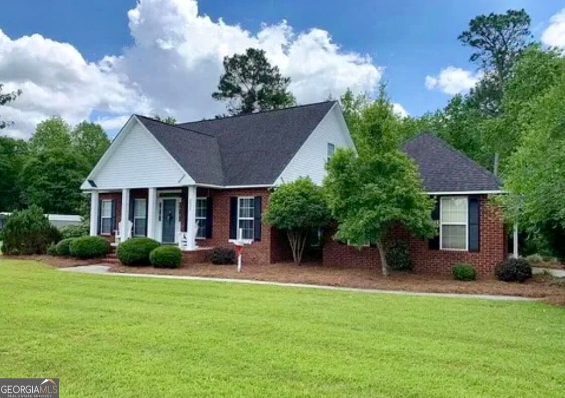 3 bedroom, 2.5 bathroom, 2,135 sq ft single family residence for sale at 231 Sandspur Lane, Vidalia, GA 30474