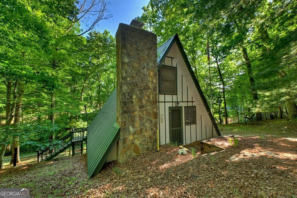 1 bedroom, 1 bathroom, 780 sq ft cabin,single family residence for sale at 32 Lake Front Drive, Morganton, GA 30560 — photo 1 of 33