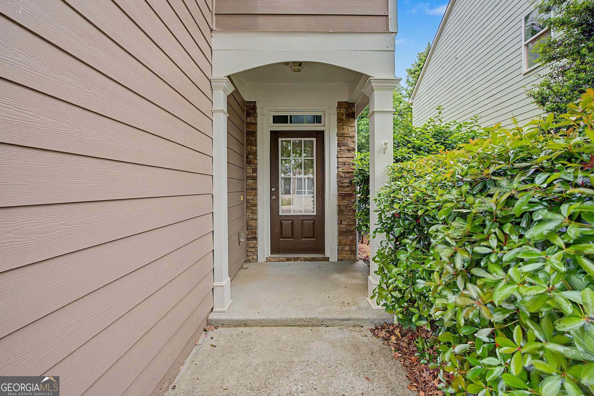 3 bedroom, 2.5 bathroom, 1,878 sq ft single family residence for rent at 6060 Bentley Way, Cumming, GA 30040 for $2,250 a month — photo 2