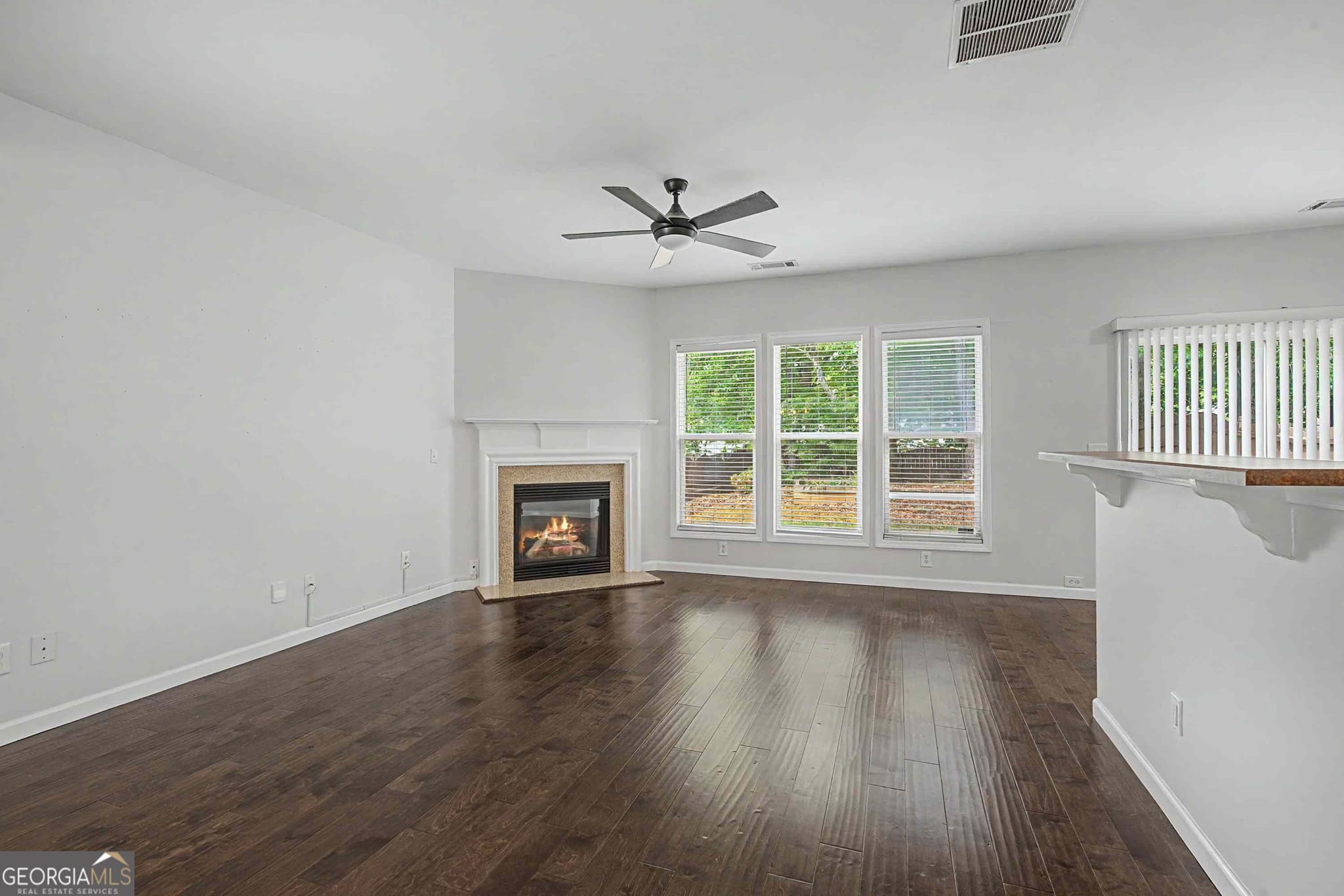 3 bedroom, 2.5 bathroom, 1,878 sq ft single family residence for rent at 6060 Bentley Way, Cumming, GA 30040 for $2,250 a month — photo 4