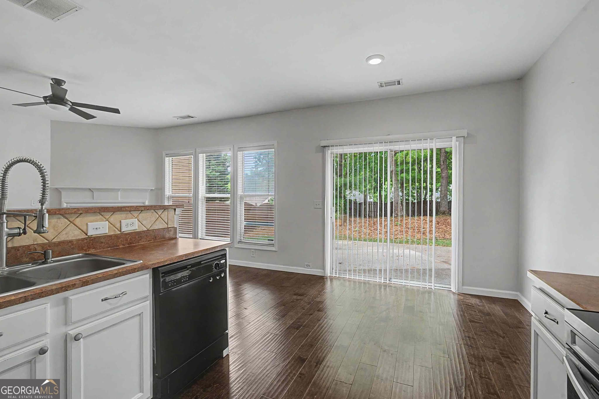 3 bedroom, 2.5 bathroom, 1,878 sq ft single family residence for rent at 6060 Bentley Way, Cumming, GA 30040 for $2,250 a month — photo 8