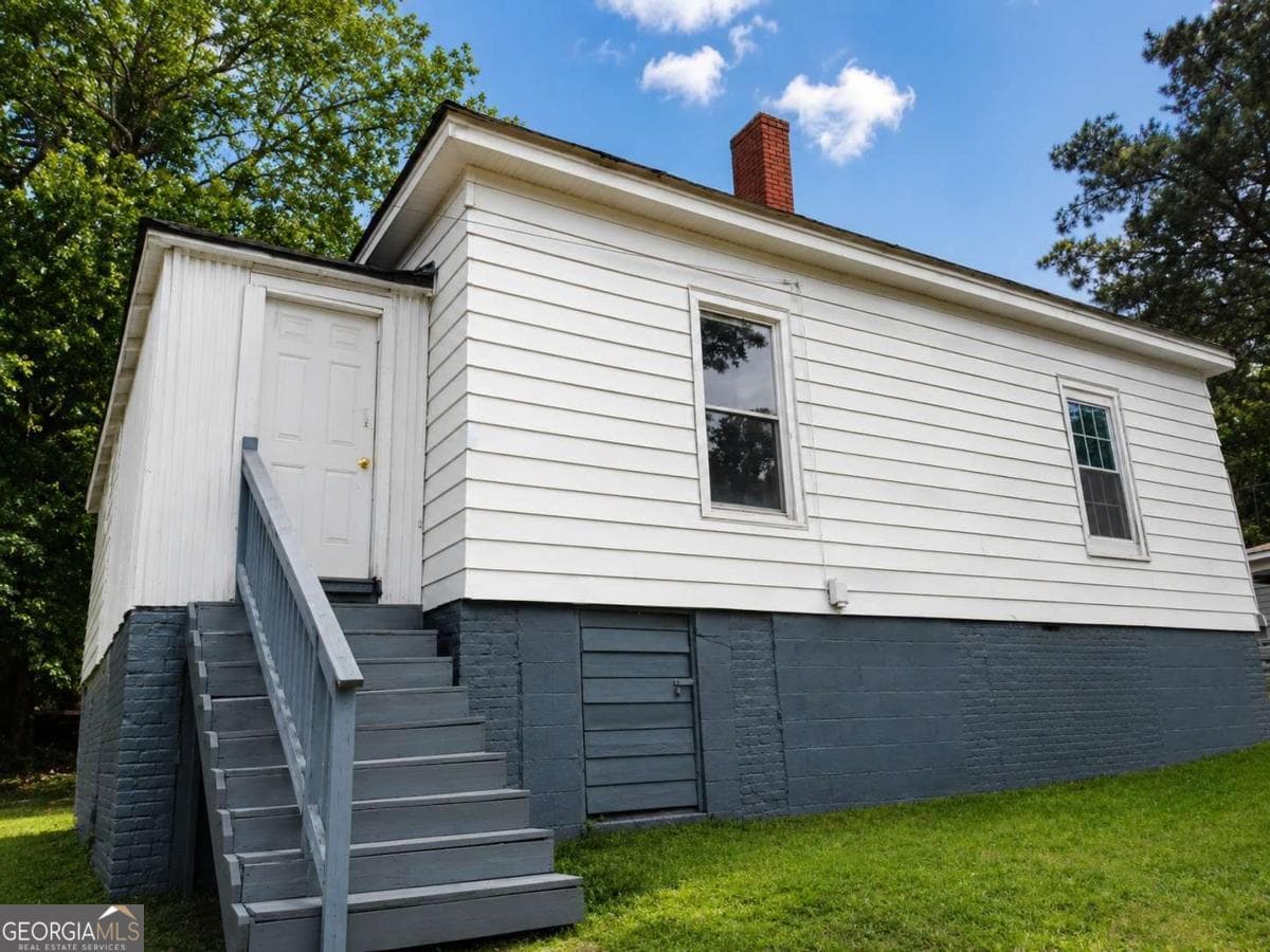 2 bedroom, 1.5 bathroom, 1,086 sq ft single family residence for sale at 8 Spruce Street, Porterdale, GA 30014 — photo 3