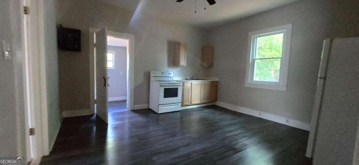 2 bedroom, 1.5 bathroom, 1,086 sq ft single family residence for sale at 8 Spruce Street, Porterdale, GA 30014 — photo 4