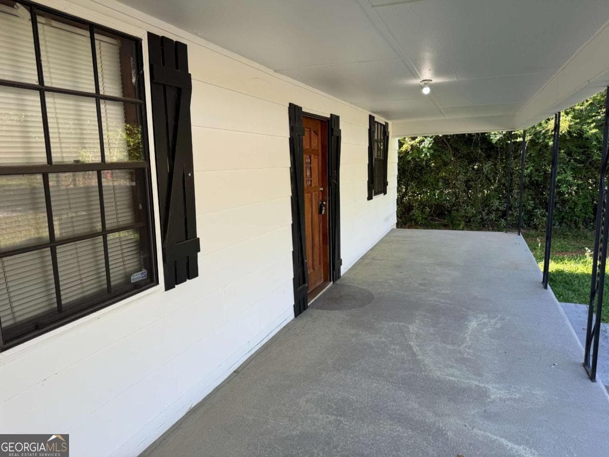 3 bedroom, 2 bathroom, 1,800 sq ft single family residence for sale at 313 Carter Street, Greenville, GA 30222 — photo 2