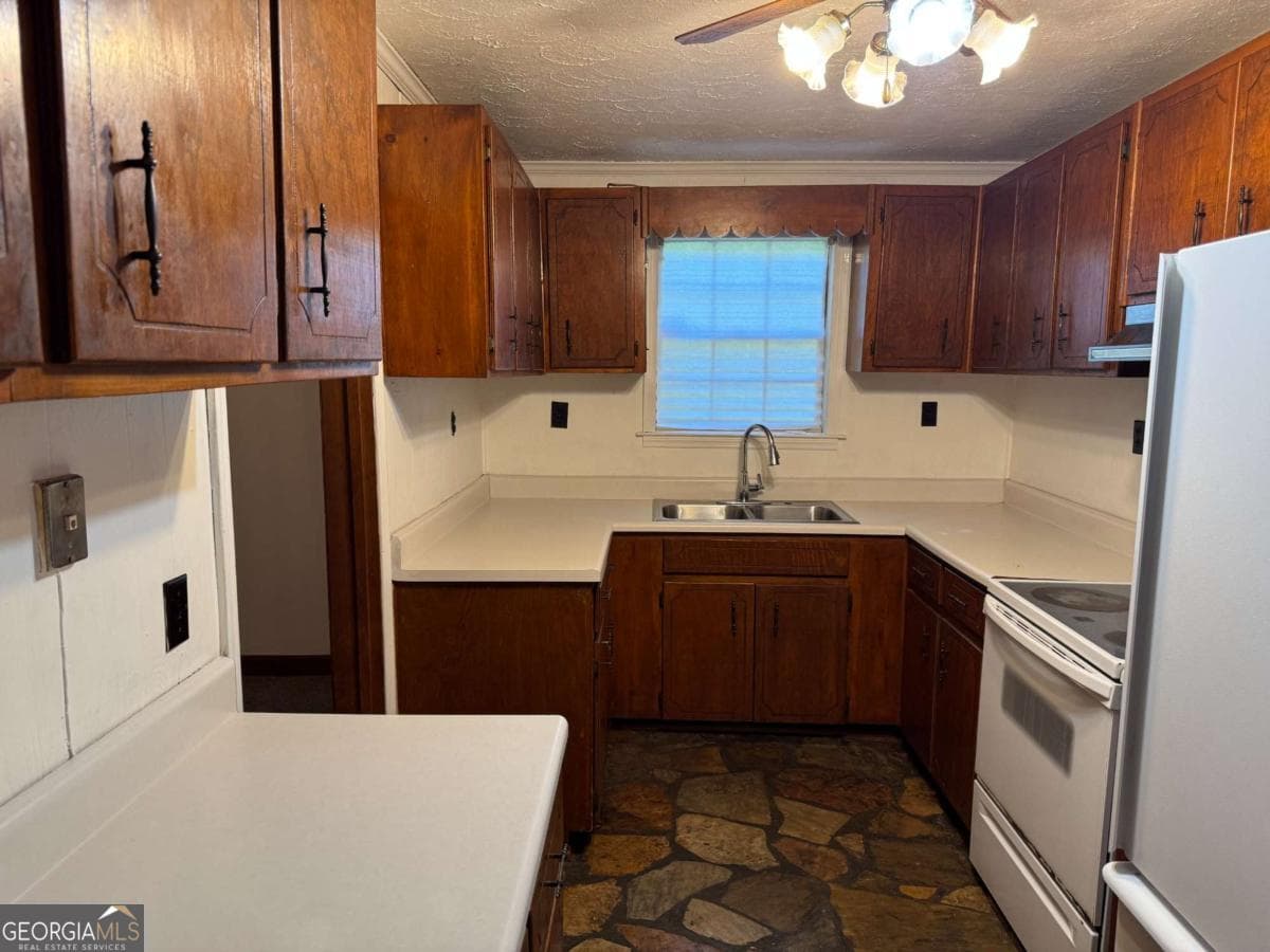 3 bedroom, 2 bathroom, 1,800 sq ft single family residence for sale at 313 Carter Street, Greenville, GA 30222 — photo 6