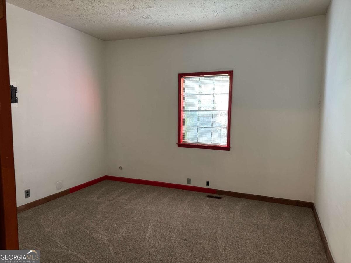 3 bedroom, 2 bathroom, 1,800 sq ft single family residence for sale at 313 Carter Street, Greenville, GA 30222 — photo 9