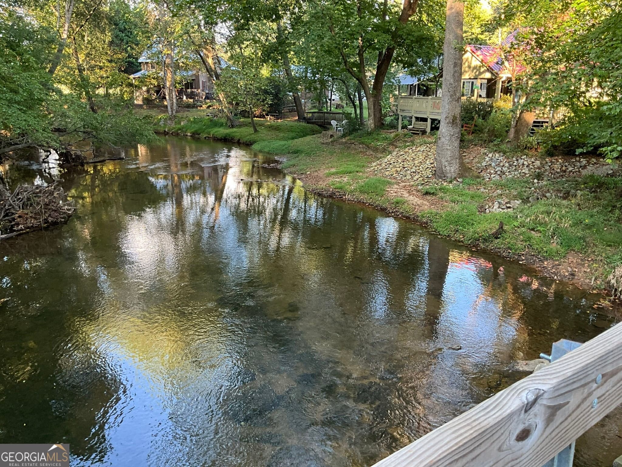 2 bedroom, 1 bathroom, 1,090 sq ft cabin,single family residence for sale at 21 Litton Way, Blairsville, GA 30512 — photo 2