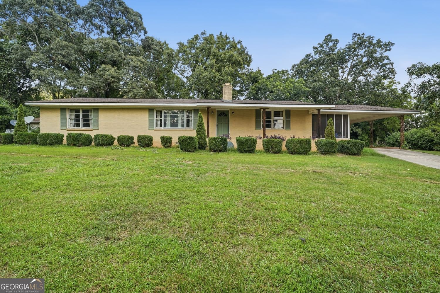 3 bedroom, 2 bathroom, 2,084 sq ft single family residence for sale at 264 School Street, Gillsville, GA 30543 — photo 2