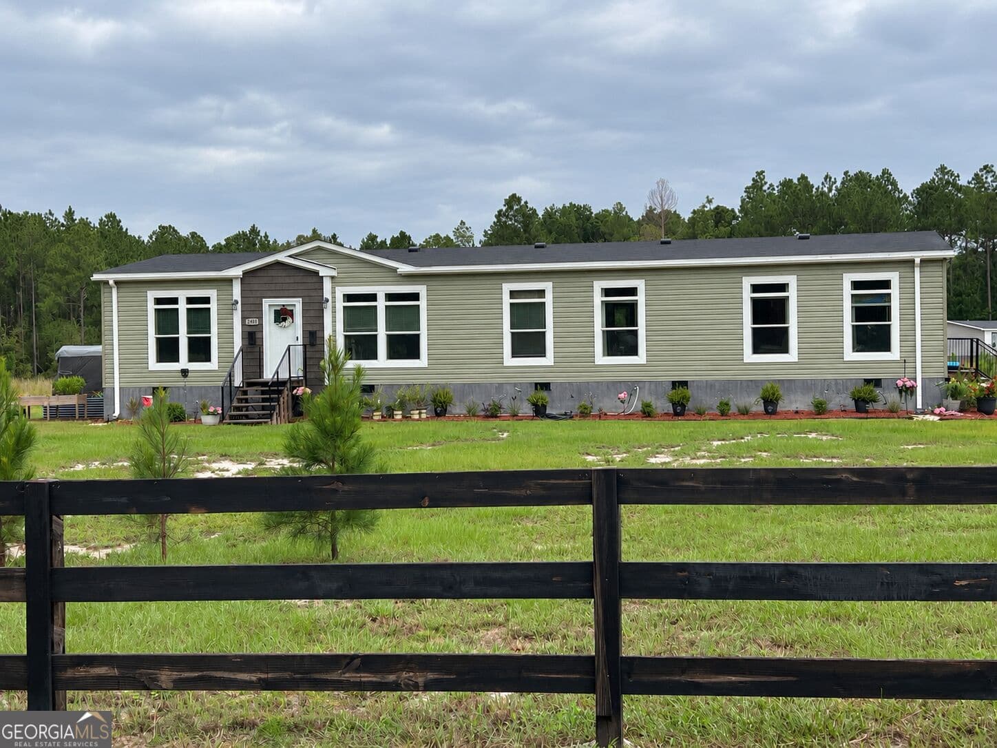 4 bedroom, 2 bathroom, 2,304 sq ft manufactured home,single family residence for sale at 2460 Miller Hayes Road, Waycross, GA 31503