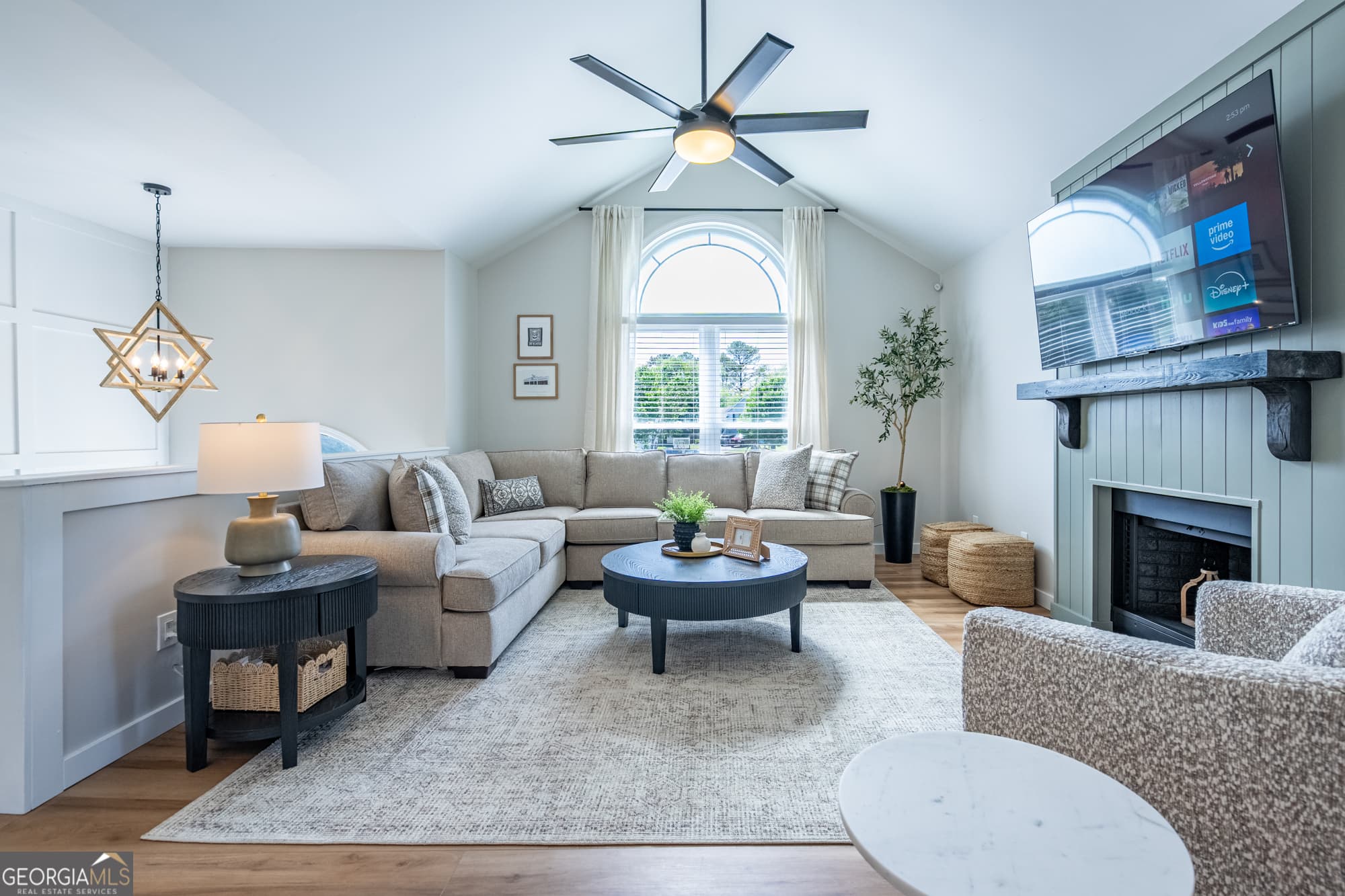 4 bedroom, 3 bathroom single family residence for rent at 18 Huntcliff Drive, Cartersville, GA 30121 for $6,314 a month — photo 6