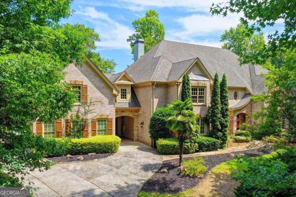 7 bedroom, 7.5 bathroom, 9,000 sq ft single family residence for sale at 5505 Long Island Drive, Sandy Springs, GA 30327 — photo 3
