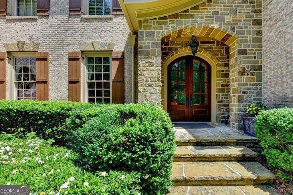 7 bedroom, 7.5 bathroom, 9,000 sq ft single family residence for sale at 5505 Long Island Drive, Sandy Springs, GA 30327 — photo 4