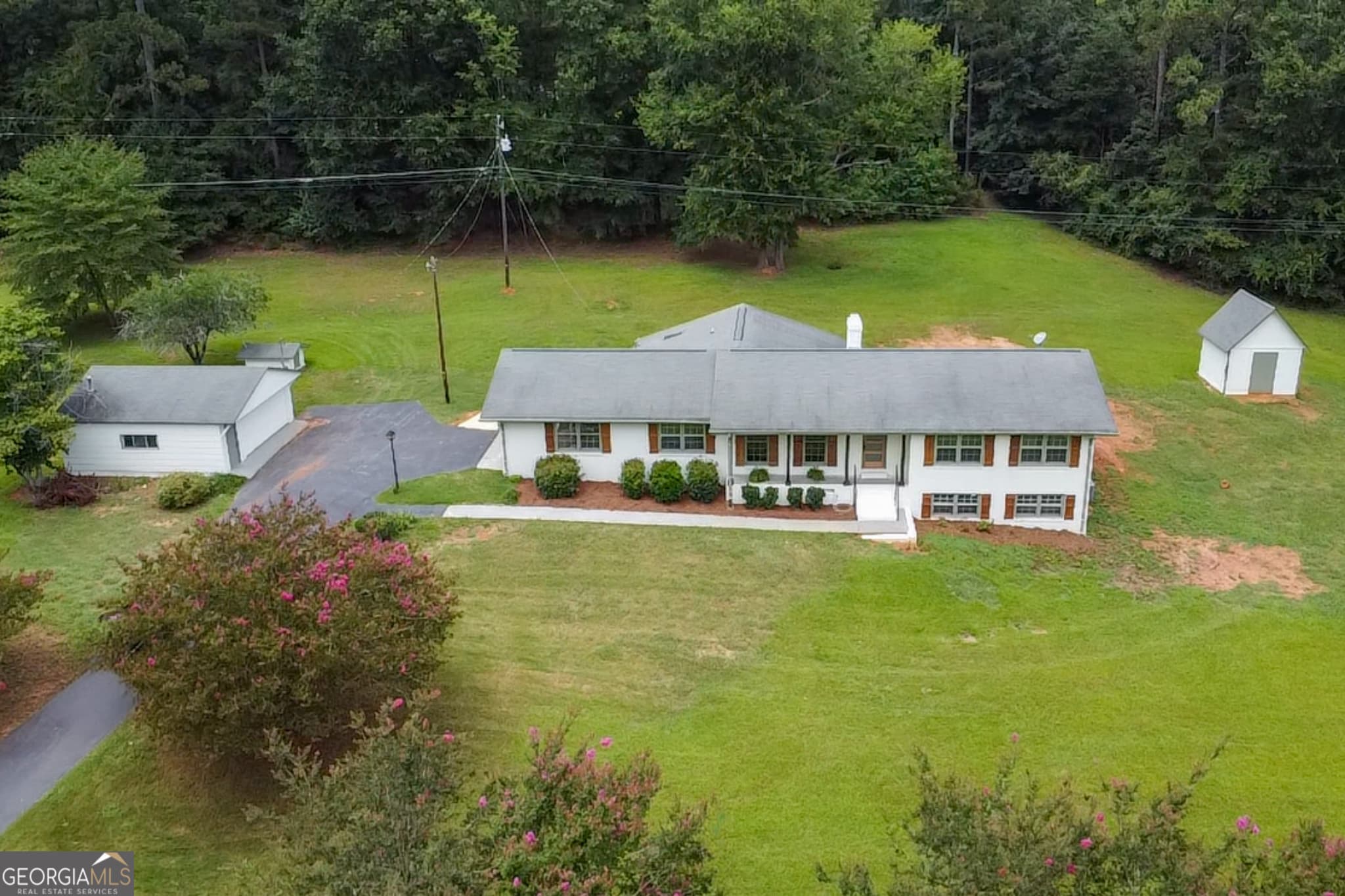 4 bedroom, 3 bathroom, 1,988 sq ft single family residence for sale at 1125 Crumbley Road, Mcdonough, GA 30252 — photo 2