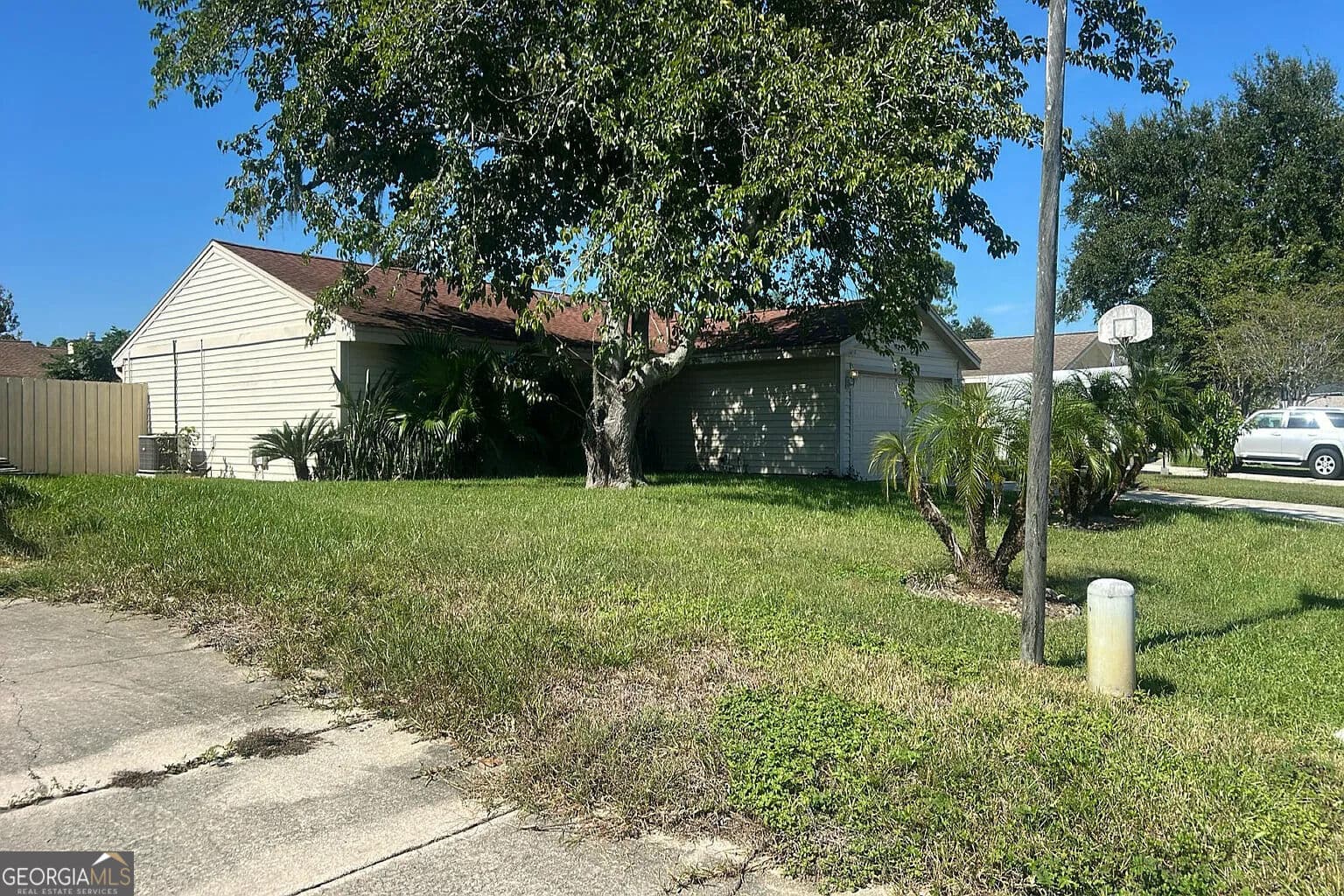 3 bedroom, 2 bathroom, 1,410 sq ft single family residence for sale at 10648 Parliament Place, Jacksonville, FL 32257 — photo 3