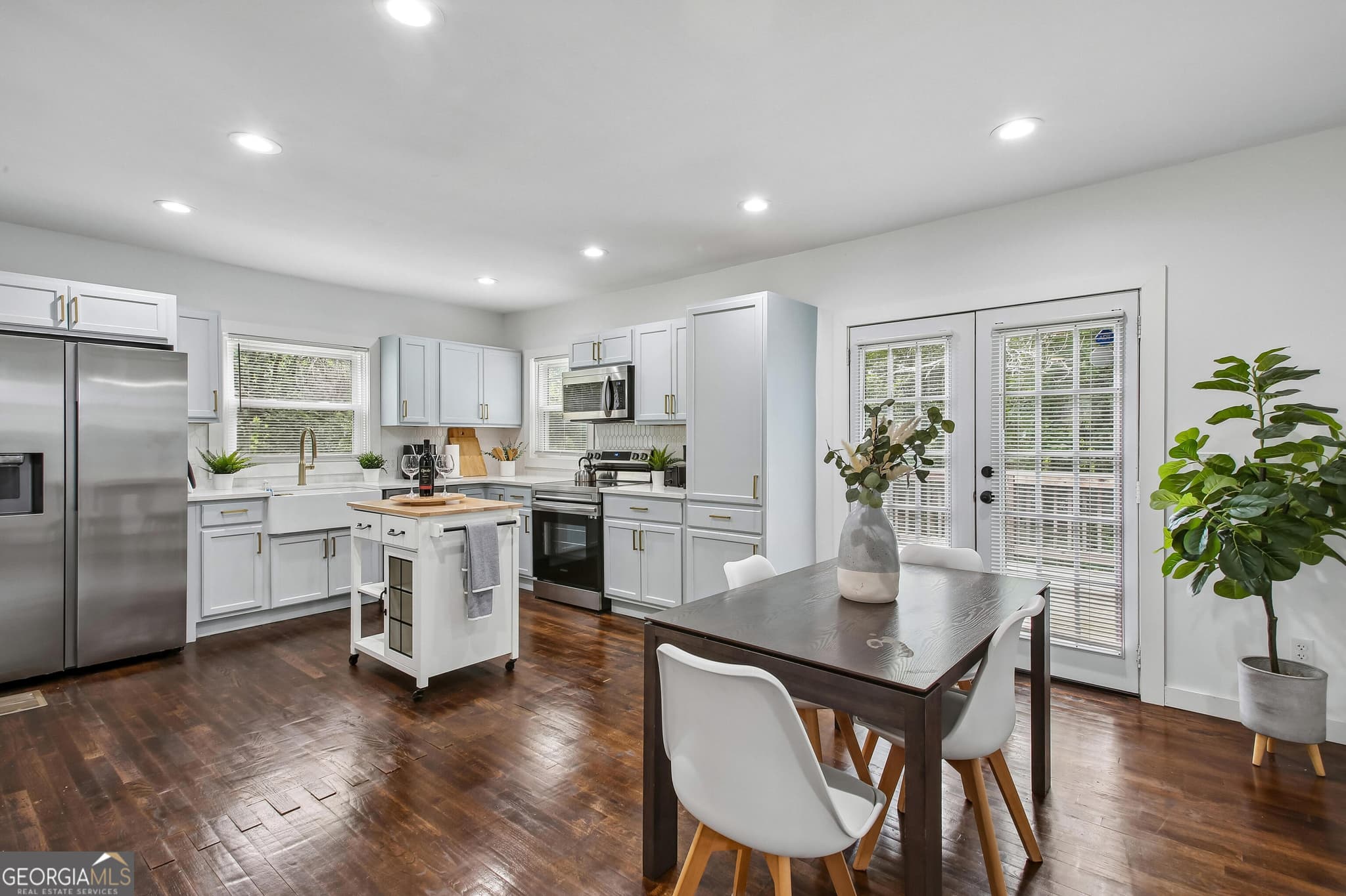3 bedroom, 2 bathroom, 1,089 sq ft single family residence for sale at 2106 Penrose Drive, East Point, GA 30344 — photo 6