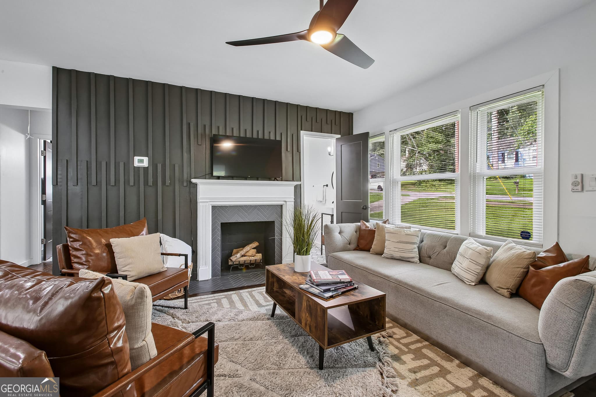 3 bedroom, 2 bathroom, 1,089 sq ft single family residence for sale at 2106 Penrose Drive, East Point, GA 30344 — photo 3