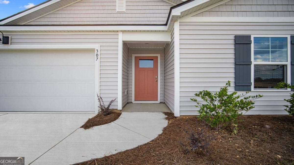 3 bedroom, 2 bathroom, 1,475 sq ft single family residence for sale at 130 Hollingsworth Loop, Statesboro, GA 30461 — photo 3