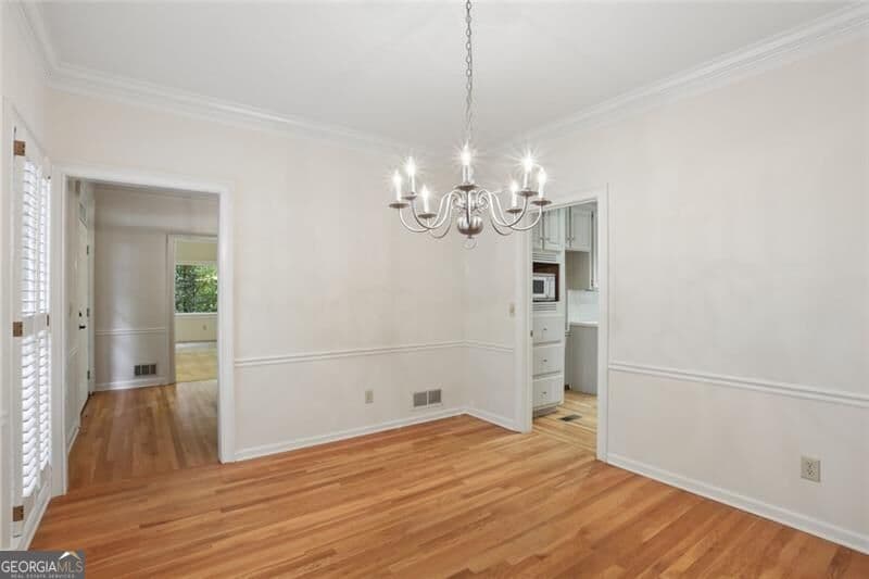 4 bedroom, 2.5 bathroom, 2,584 sq ft single family residence for sale at 1090 Applecross Drive, Roswell, GA 30075 — photo 3
