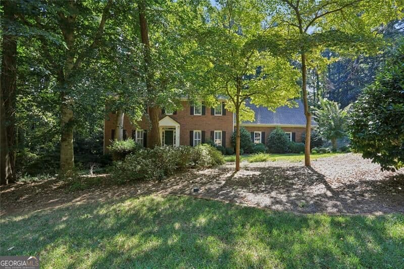 4 bedroom, 2.5 bathroom, 2,584 sq ft single family residence for sale at 1090 Applecross Drive, Roswell, GA 30075
