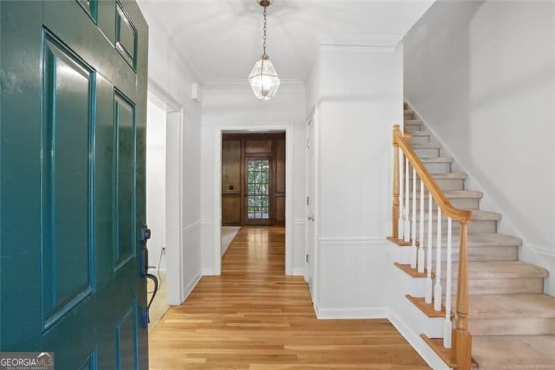 4 bedroom, 2.5 bathroom, 2,584 sq ft single family residence for sale at 1090 Applecross Drive, Roswell, GA 30075 — photo 9