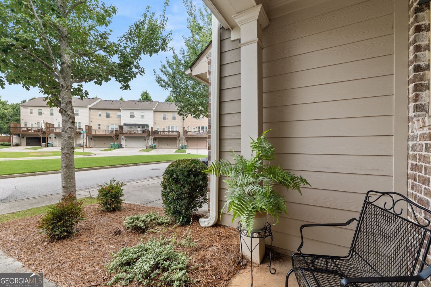 3 bedroom, 2.5 bathroom, 1,736 sq ft townhouse for sale at 7071 Elmwood Ridge Court, Atlanta, GA 30340 — photo 7