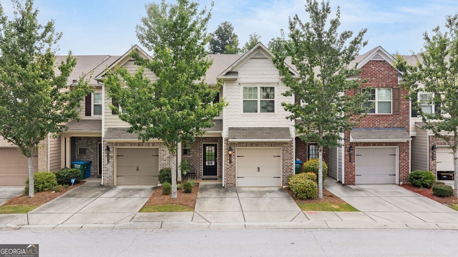 3 bedroom, 2.5 bathroom, 1,736 sq ft townhouse for sale at 7071 Elmwood Ridge Court, Atlanta, GA 30340 — photo 1 of 58