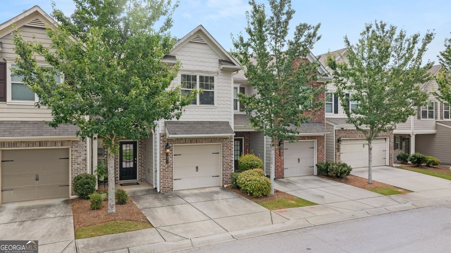 3 bedroom, 2.5 bathroom, 1,736 sq ft townhouse for sale at 7071 Elmwood Ridge Court, Atlanta, GA 30340 — photo 4