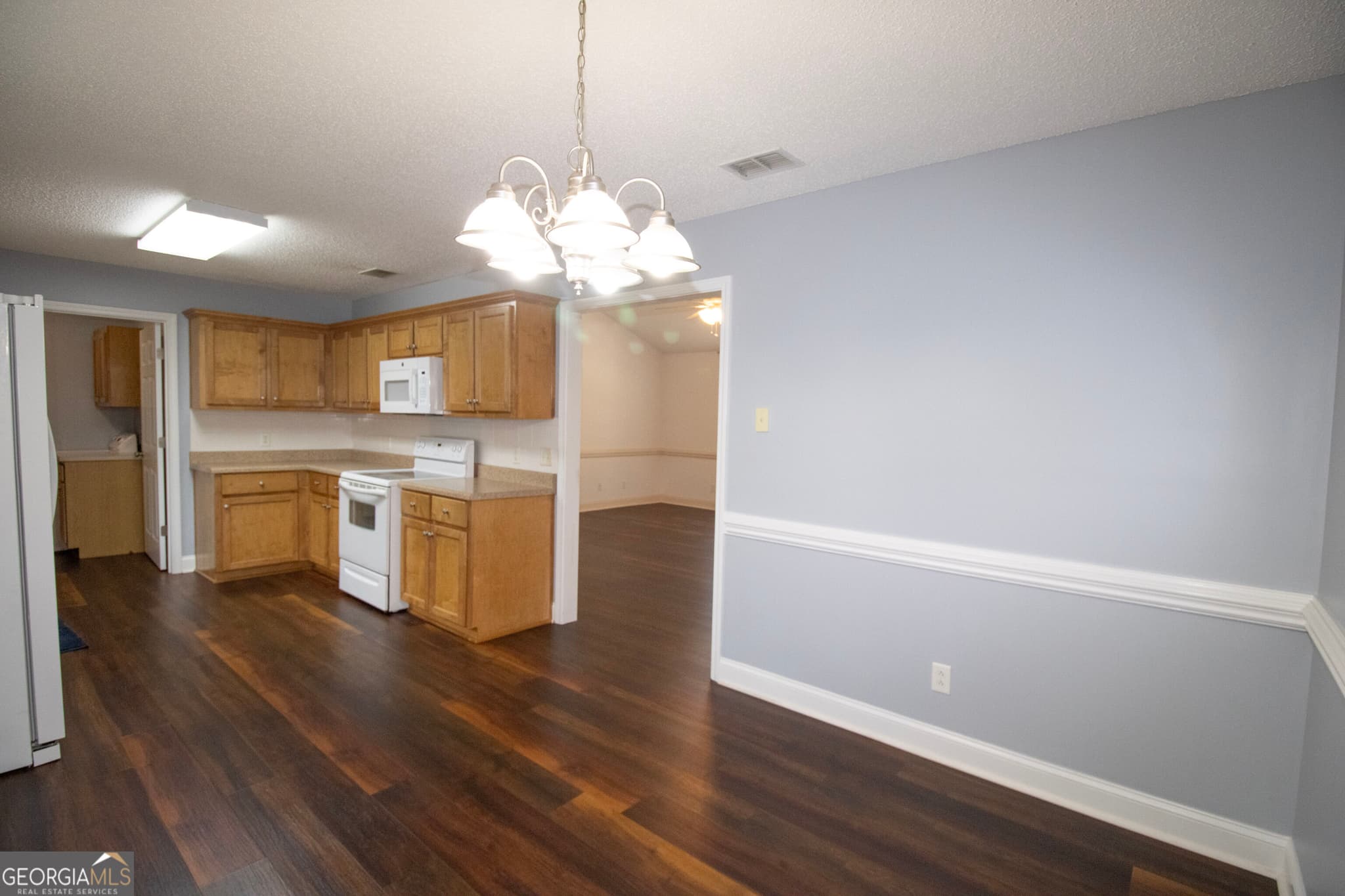 4 bedroom, 2 bathroom, 1,777 sq ft single family residence for rent at 2309 Oakridge Lane, Statesboro, GA 30458 for $2,150 a month — photo 3