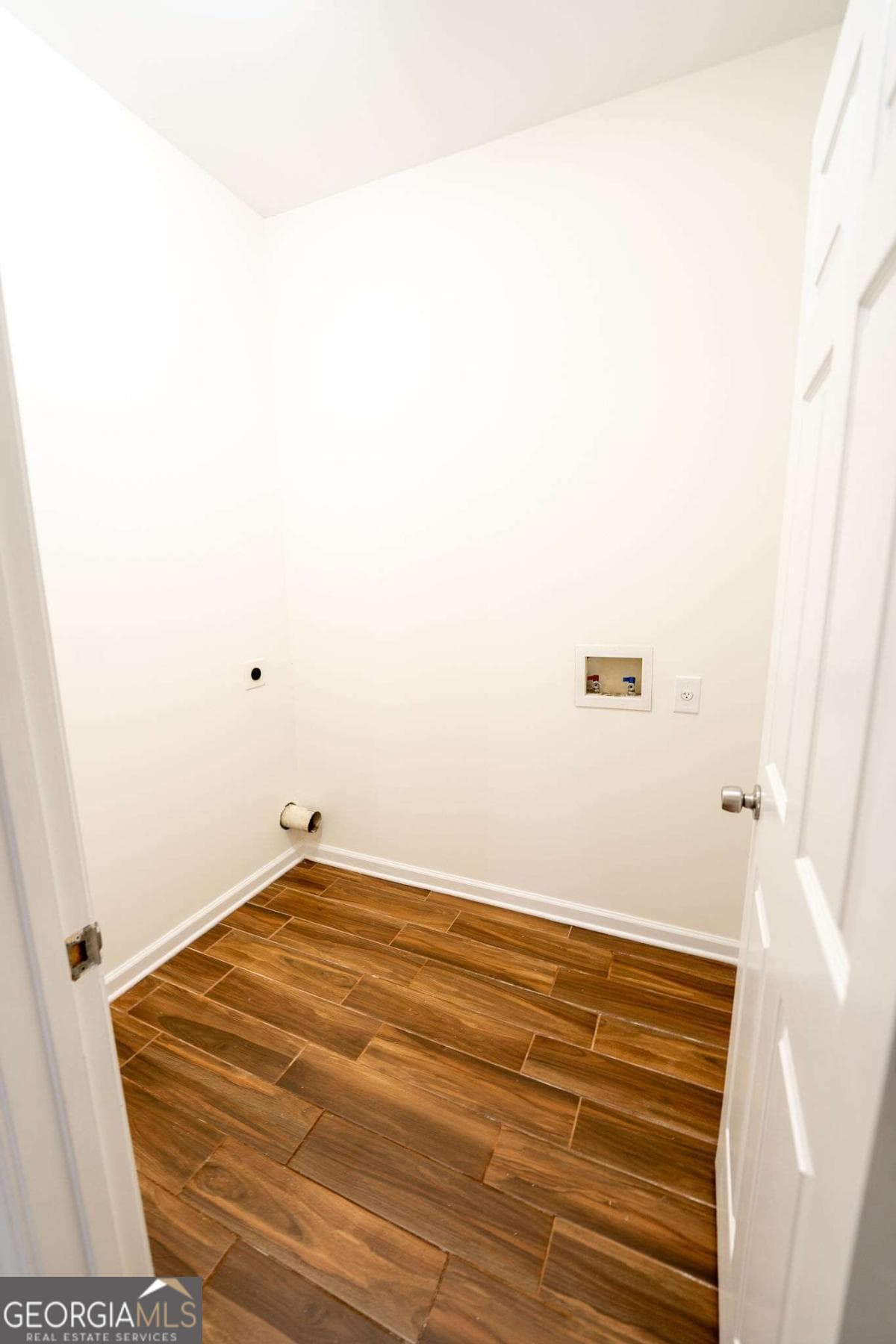 4 bedroom, 2.5 bathroom, 2,247 sq ft single family residence for sale at 6331 Stewart Ridge Walk, Buford, GA 30518 — photo 4