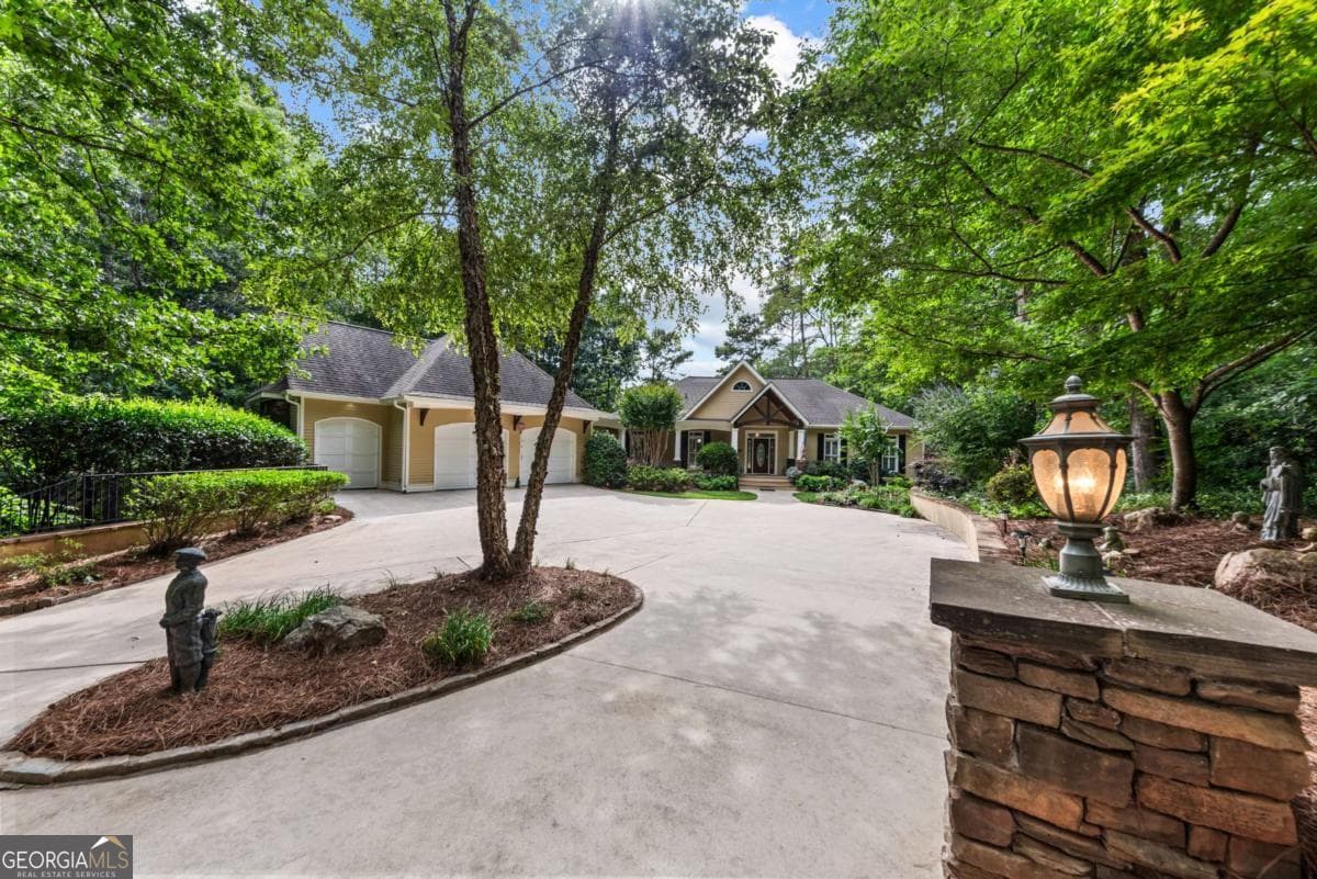 3 bedroom, 4 bathroom, 4,300 sq ft single family residence for sale at 1151 Shoulder Bone Circle, Greensboro, GA 30642 — photo 3