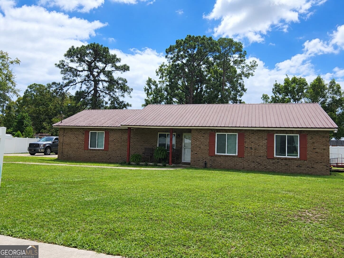3 bedroom, 1.5 bathroom, 1,835 sq ft single family residence for sale at 775 S 6Th Street, Jesup, GA 31545 — photo 2