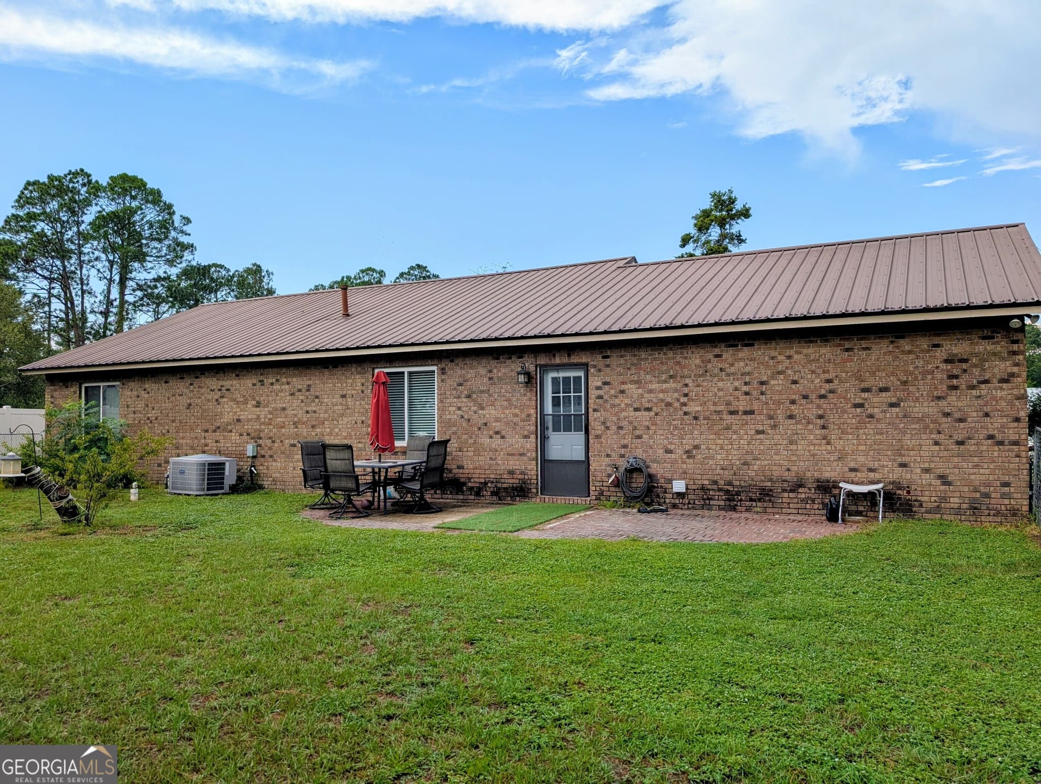 3 bedroom, 1.5 bathroom, 1,835 sq ft single family residence for sale at 775 S 6Th Street, Jesup, GA 31545 — photo 3