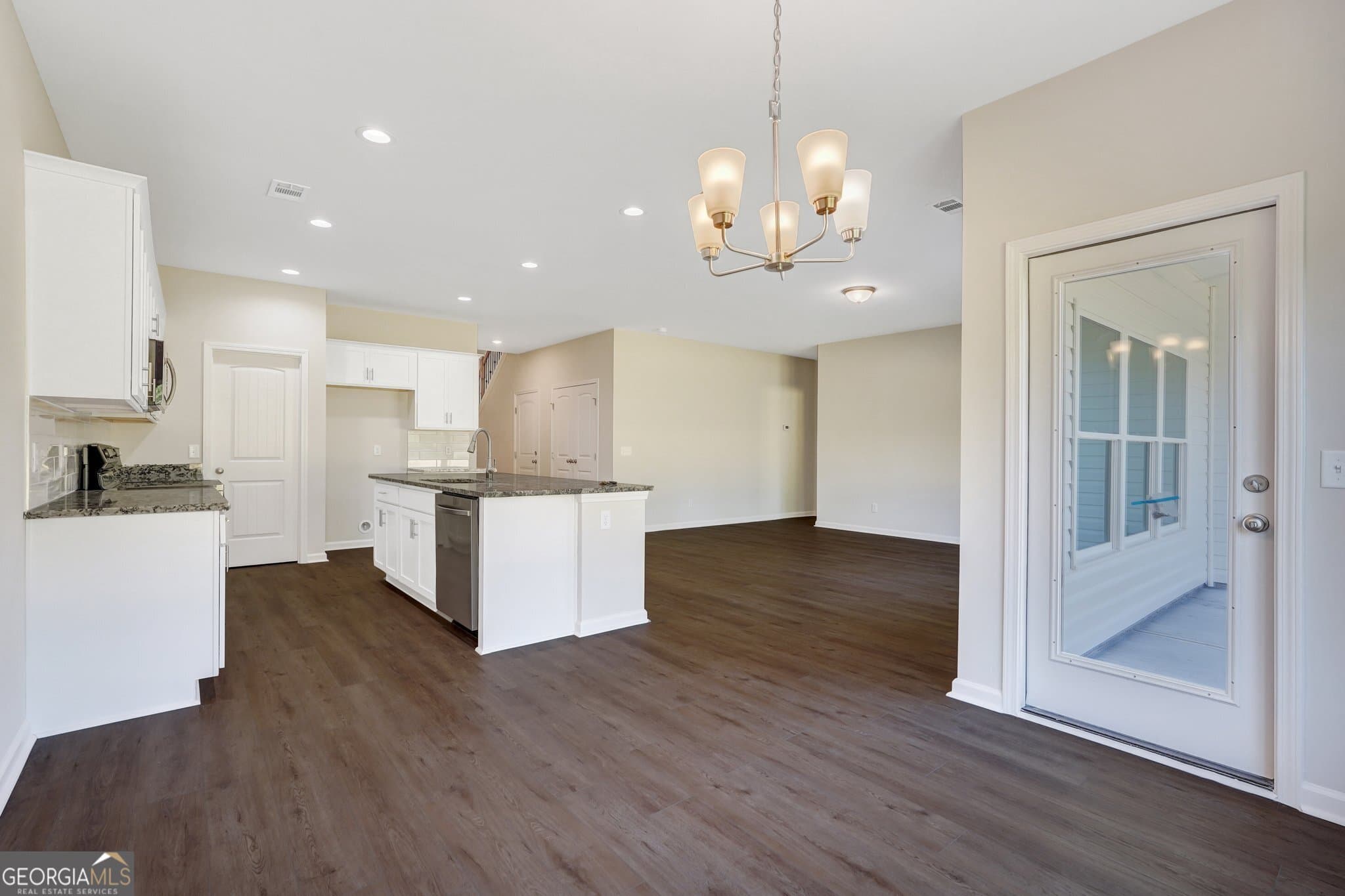 4 bedroom, 3 bathroom, 2,029 sq ft single family residence under contract at 124 Lakeview Pines Way, Statesboro, GA 30461 — photo 7