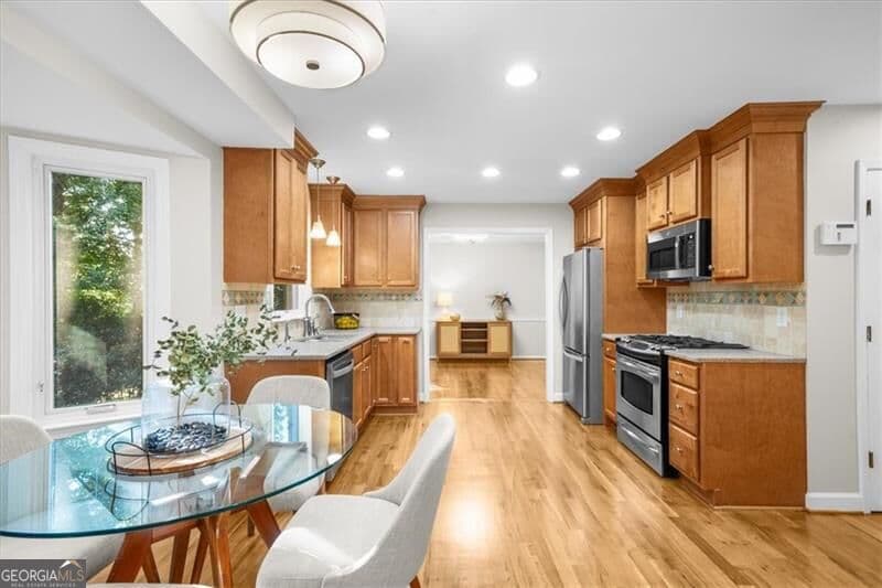 5 bedroom, 3.5 bathroom, 3,017 sq ft single family residence for sale at 305 Wickerberry Lane, Roswell, GA 30075 — photo 7