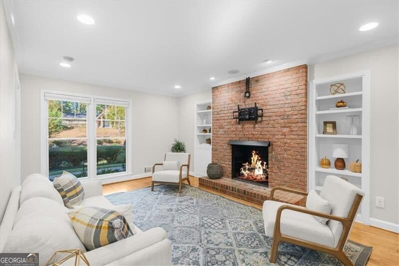 5 bedroom, 3.5 bathroom, 3,017 sq ft single family residence for sale at 305 Wickerberry Lane, Roswell, GA 30075 — photo 3