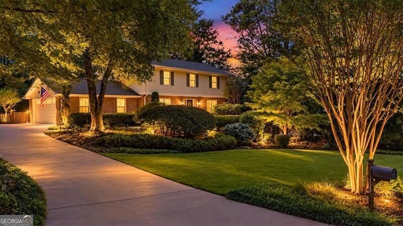 5 bedroom, 3.5 bathroom, 3,017 sq ft single family residence for sale at 305 Wickerberry Lane, Roswell, GA 30075 — photo 1 of 47