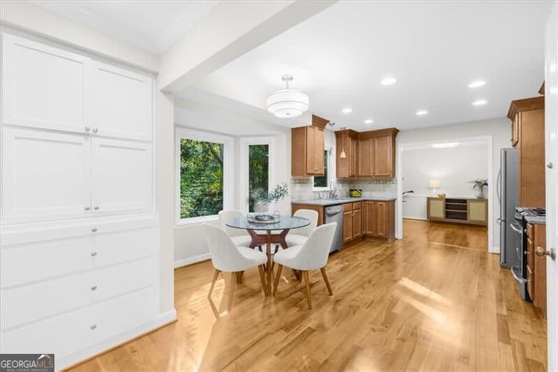 5 bedroom, 3.5 bathroom, 3,017 sq ft single family residence for sale at 305 Wickerberry Lane, Roswell, GA 30075 — photo 9