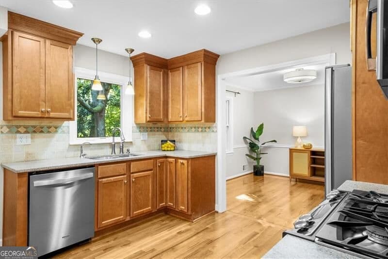 5 bedroom, 3.5 bathroom, 3,017 sq ft single family residence for sale at 305 Wickerberry Lane, Roswell, GA 30075 — photo 10