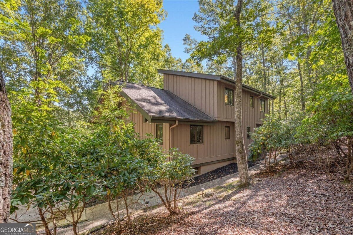 3 bedroom, 2.5 bathroom, 2,580 sq ft single family residence for sale at 106 Banyon Court, Waleska, GA 30183 — photo 3