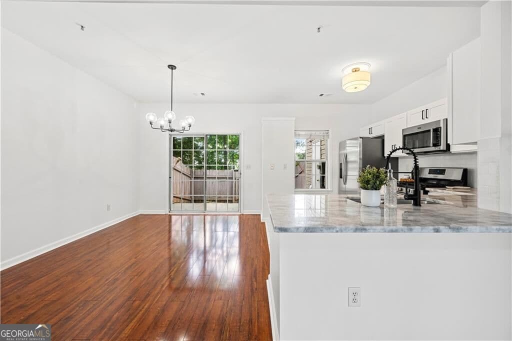 2 bedroom, 2.5 bathroom, 1,218 sq ft townhouse for rent at 1135 Kilmington Court, Alpharetta, GA 30009 for $2,250 a month — photo 6