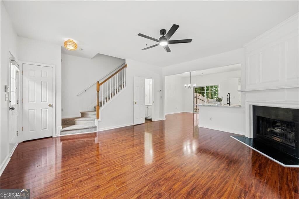 2 bedroom, 2.5 bathroom, 1,218 sq ft townhouse for rent at 1135 Kilmington Court, Alpharetta, GA 30009 for $2,250 a month — photo 3