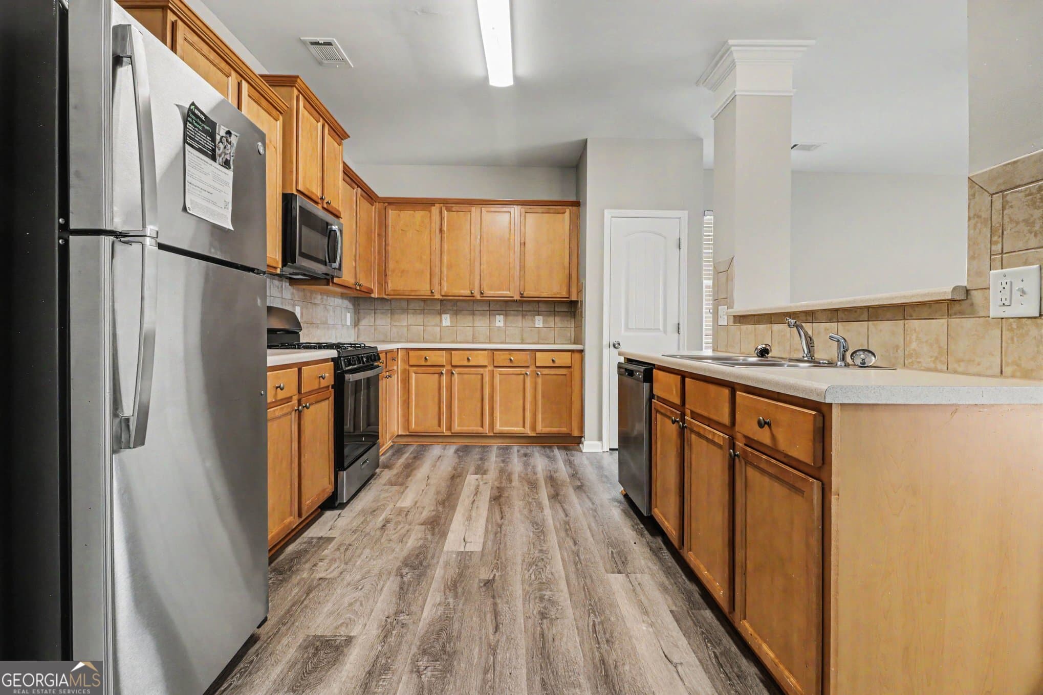 3 bedroom, 2.5 bathroom, 2,236 sq ft single family residence for sale at 7770 Fabled Point, Union City, GA 30291 — photo 7