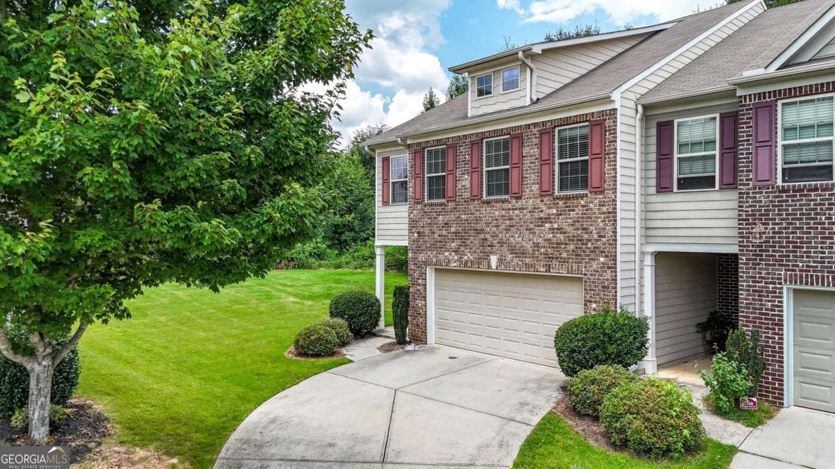3 bedroom, 2.5 bathroom, 2,182 sq ft townhouse for sale at 2536 Morgan Chase Drive, Buford, GA 30519 — photo 2