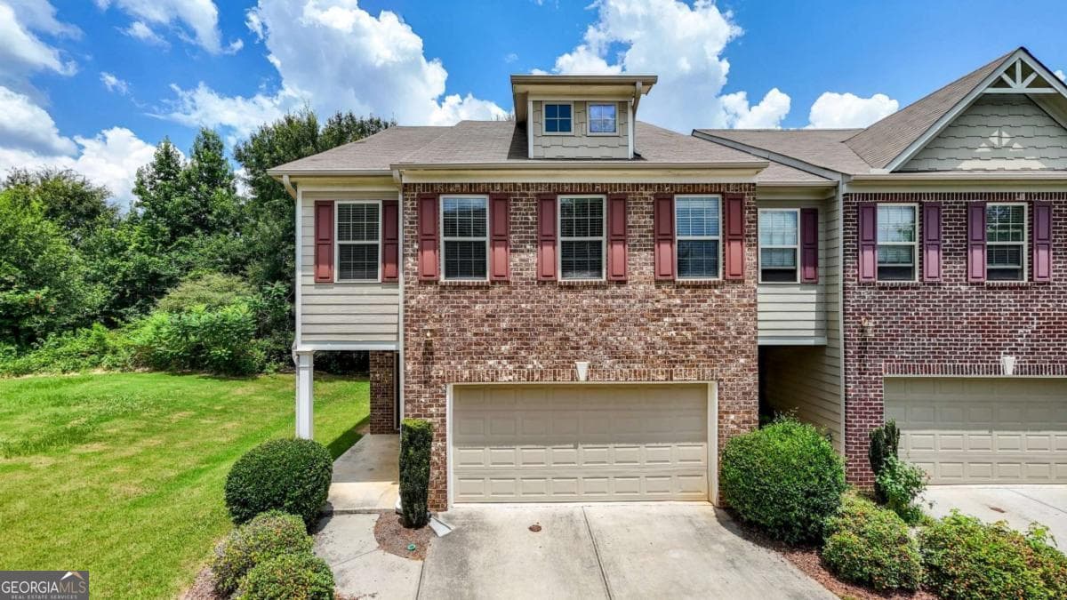 3 bedroom, 2.5 bathroom, 2,182 sq ft townhouse for sale at 2536 Morgan Chase Drive, Buford, GA 30519 — photo 1 of 42