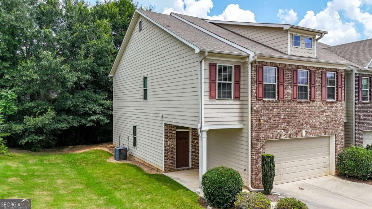 3 bedroom, 2.5 bathroom, 2,182 sq ft townhouse for sale at 2536 Morgan Chase Drive, Buford, GA 30519 — photo 4