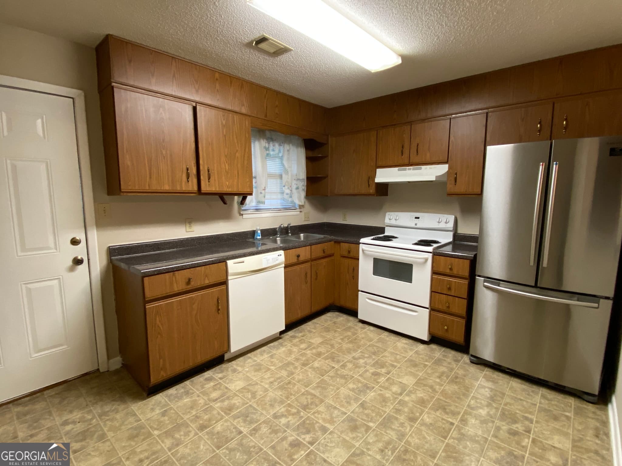 2 bedroom, 2 bathroom, 1,050 sq ft condominium for sale at 352 Tallulah Trail 6, Warner Robins, GA 31088 — photo 3