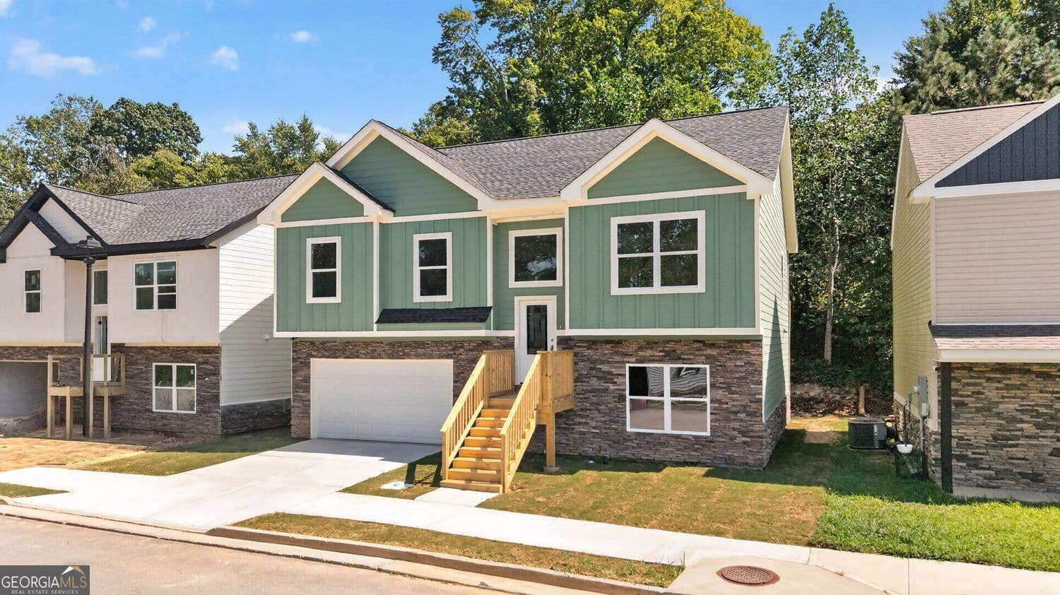 5 bedroom, 2 bathroom, 2,720 sq ft single family residence for sale at 2140 Rosemary Way, Gainesville, GA 30507 — photo 5