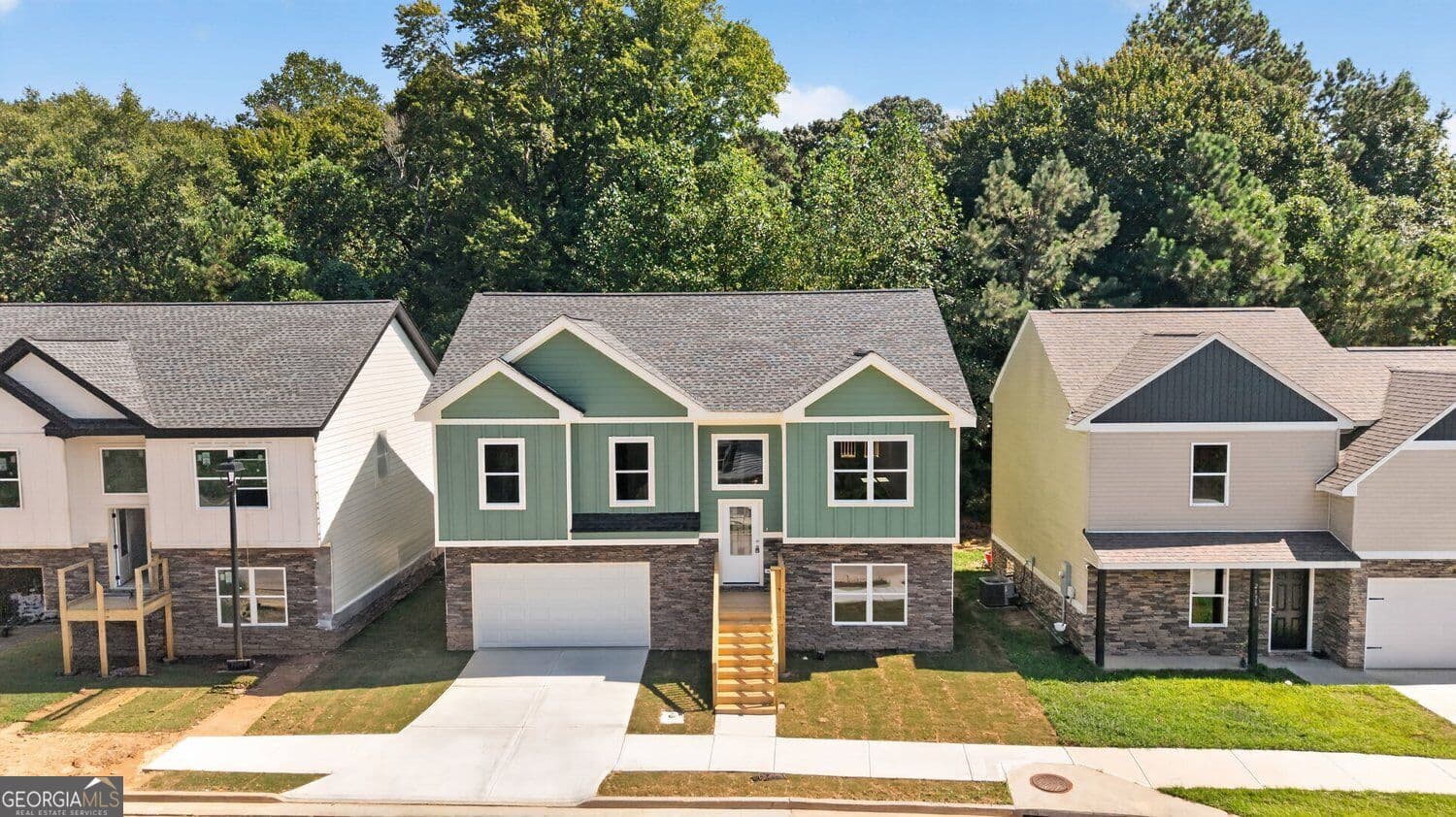 5 bedroom, 2 bathroom, 2,720 sq ft single family residence for sale at 2140 Rosemary Way, Gainesville, GA 30507 — photo 4